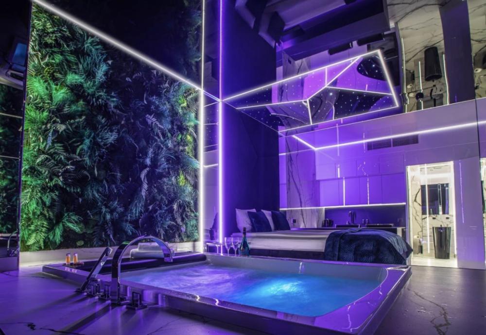 Studio z wanną z hydromasażem