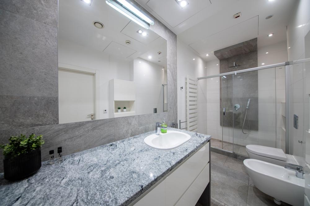 Apartament z jakuzzi na 42 piętrze