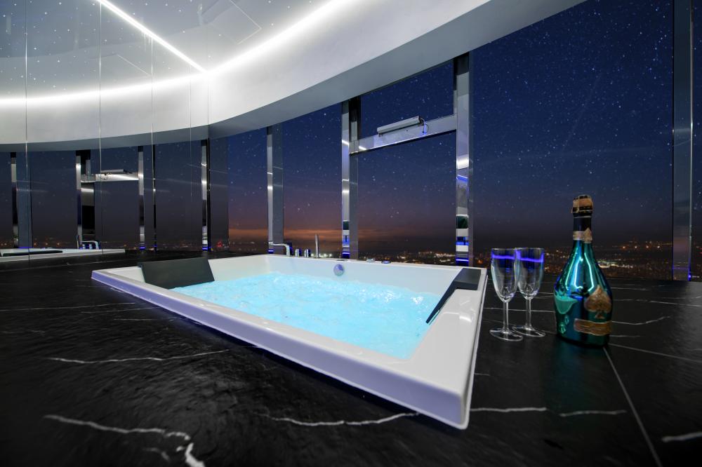 Apartament z jakuzzi na 42 piętrze