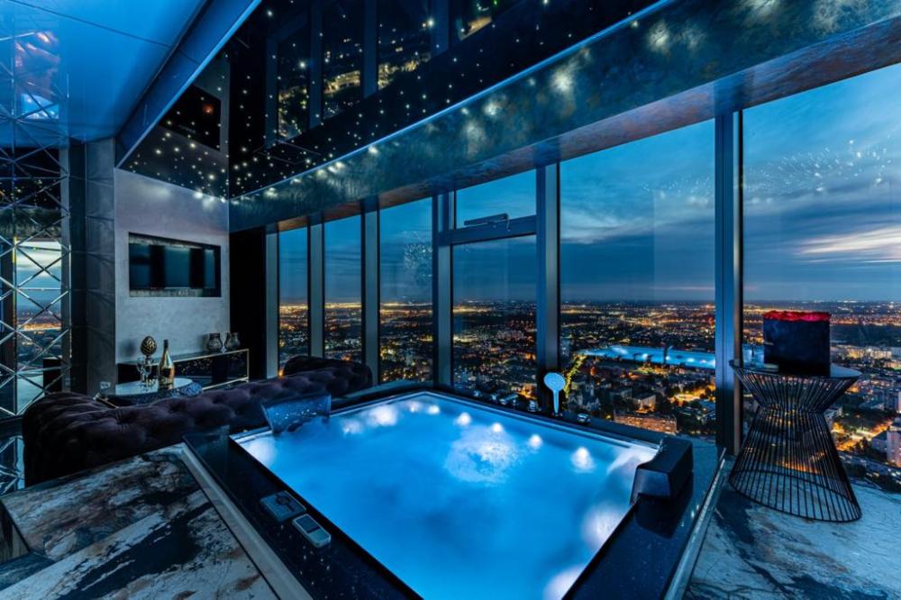 Apartament z łóżkiem typu king-size i wanną z hydromasażem