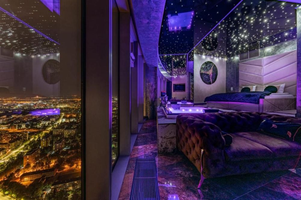 Apartament z łóżkiem typu king-size i wanną z hydromasażem