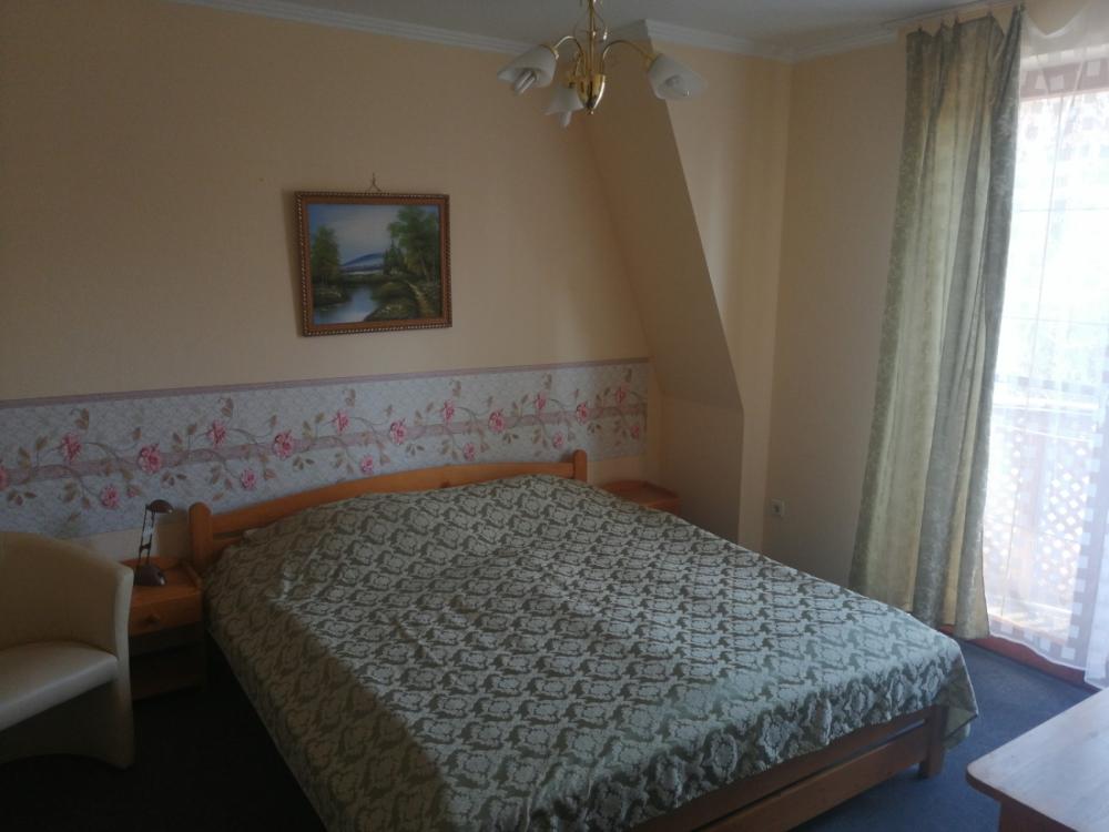 Kikelet Kétágyas - Emelet - Franciaággyal - Parkolóra néző erkéllyel - Pótágyas