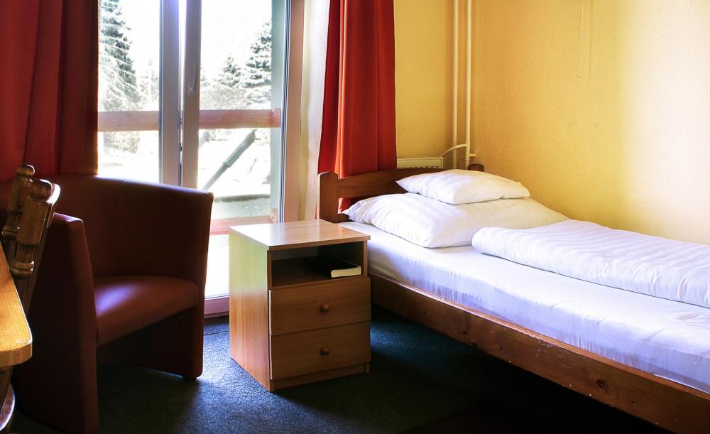 Hajnal Kétágyas - Földszint - Külön ággyal - Utcára néző erkéllyel