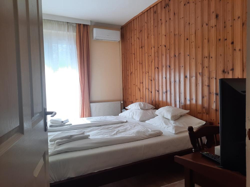 Hajnal Négyágyas - Földszint - Két Franciaággyal - Utcára néző erkéllyel