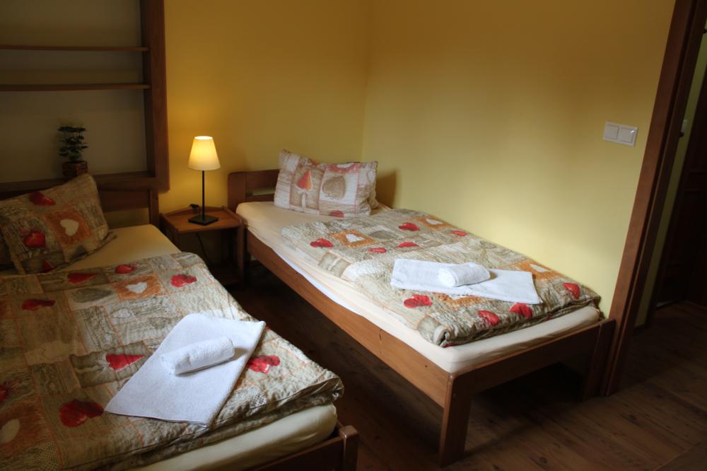 Dvoulůžkový pokoj s oddělenými postelemi