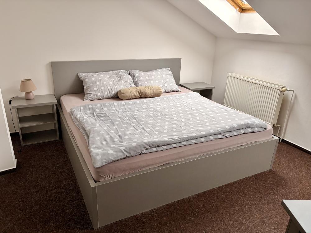 Dvoulůžkový pokoj s manželskou postelí