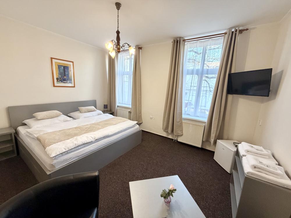 Dvoulůžkový pokoj Standard s manželskou postelí