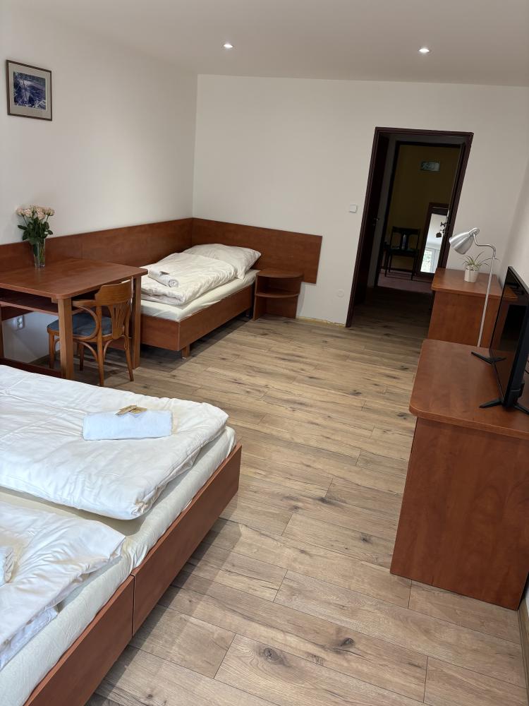 třílůžkový pokoj s balkónem