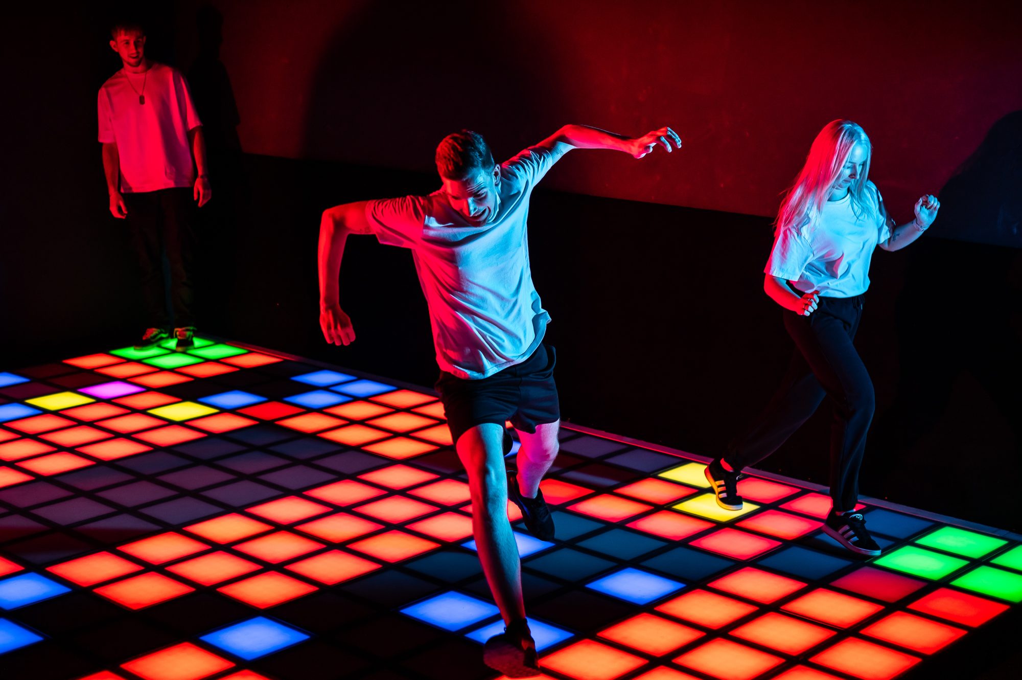 Skacz w ciemnościach – pixel po pixelu!