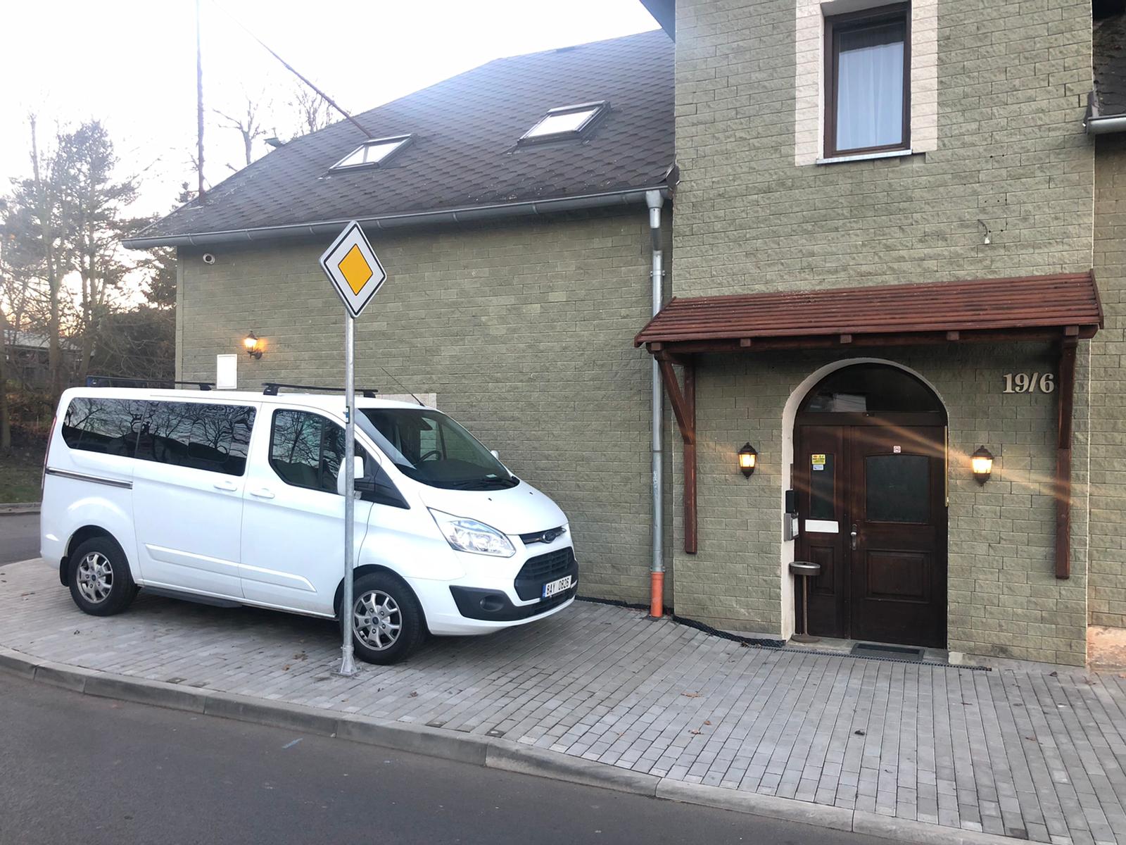 NOVÁ SLUŽBA - hotelová přeprava až pro 8 osob!