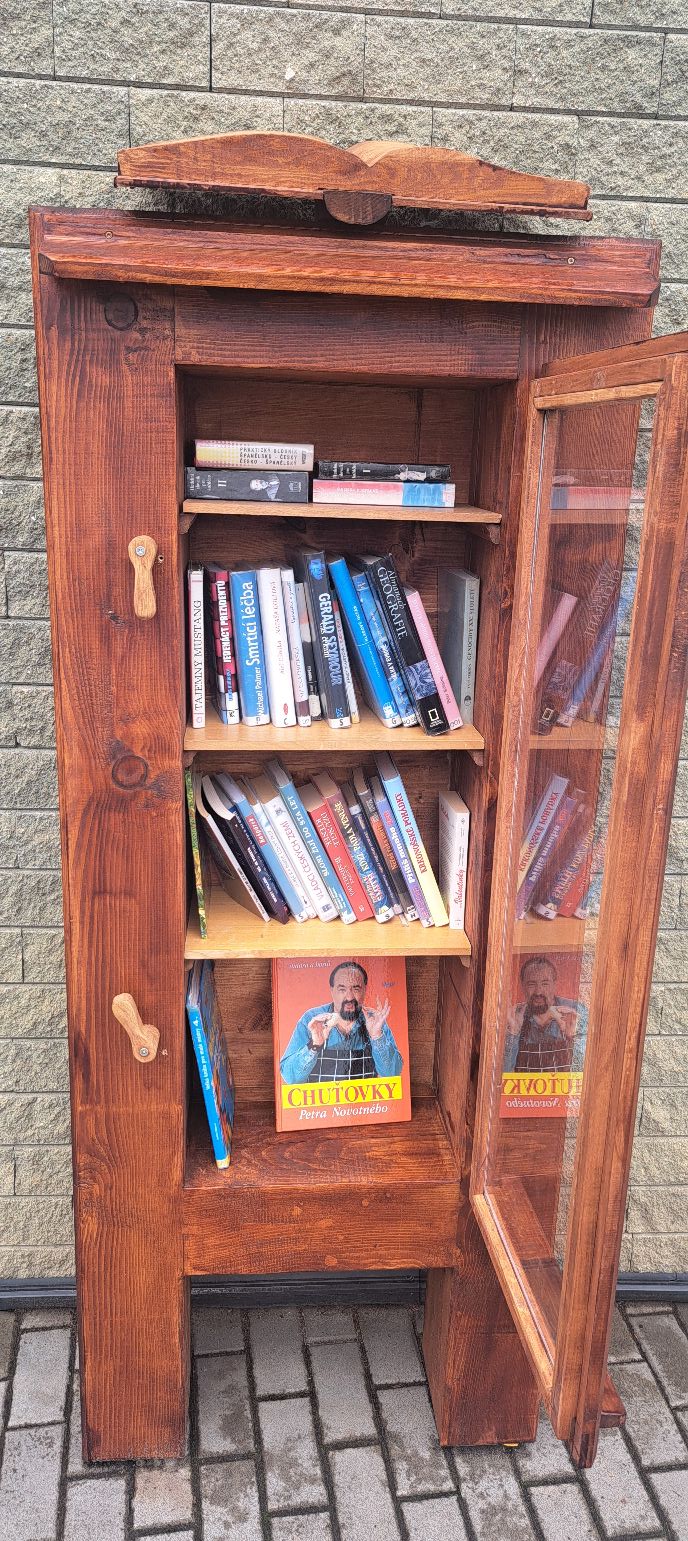 První knihobudka v Hájích je na světě. 
