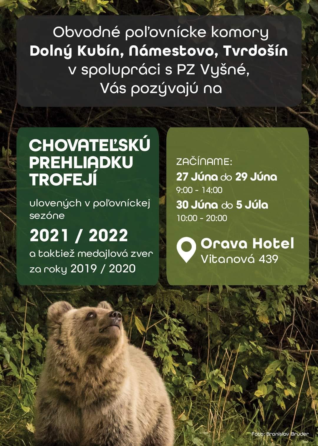 Chovateľská prehliadka trofejí v hoteli.