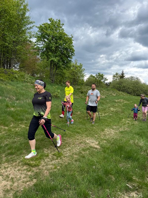Lekce nordic walkingu s certifikovanou instruktorkou