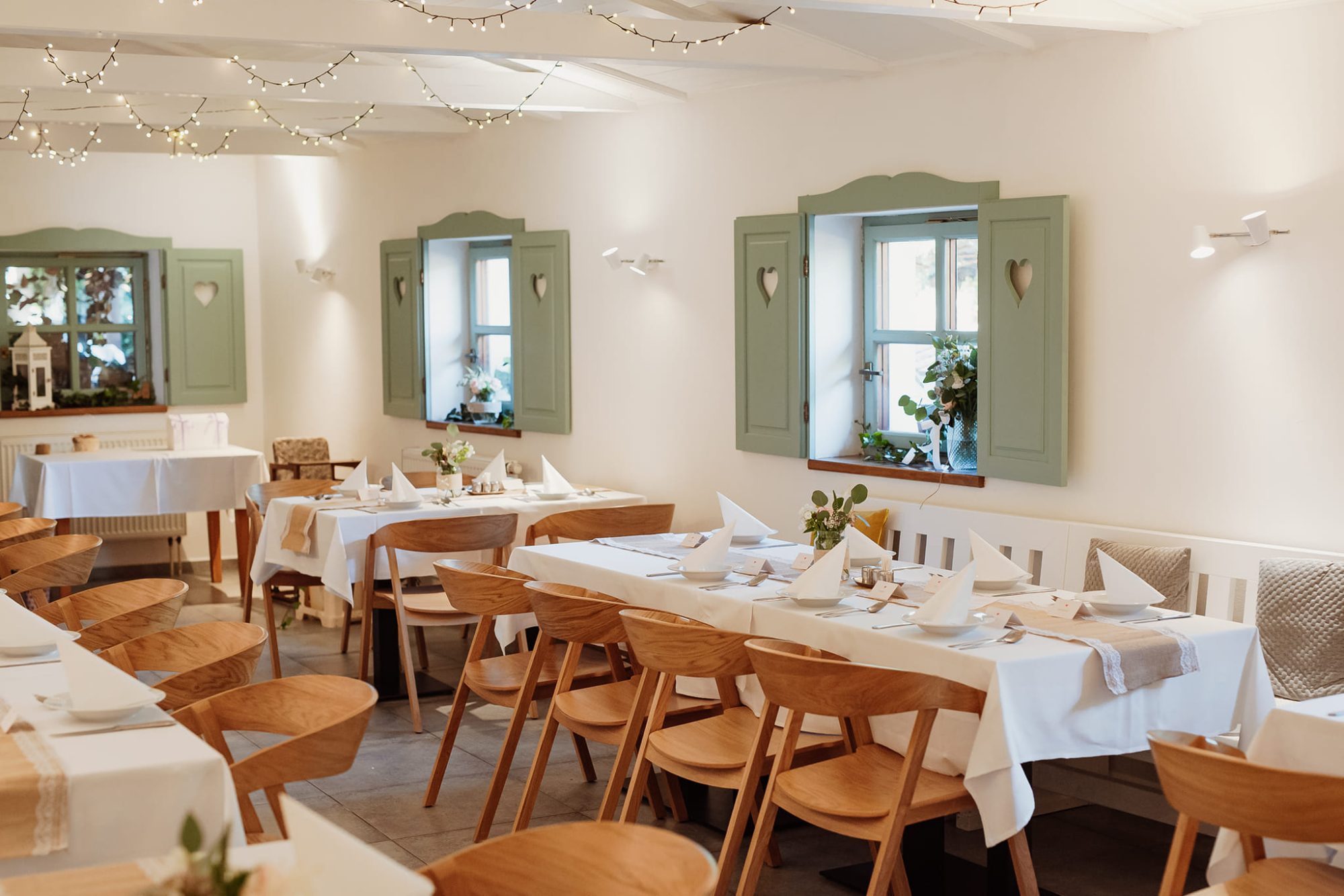 Den polibků a svatby v Regině!