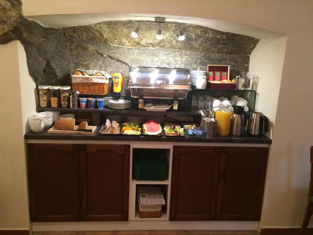 FRÜHSTÜCK IM UNTERKUNFTSPREIS INBEGRIFFEN