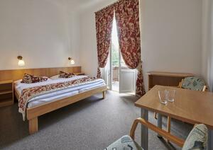 Doppelzimmer mit Doppelbett (West Wing, 1. Etage, mit oder ohne Balkon)