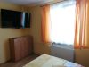 Ložnice a TV v č. 2 - Penzion V Roklich, hotel, szállás, kelet-Prága